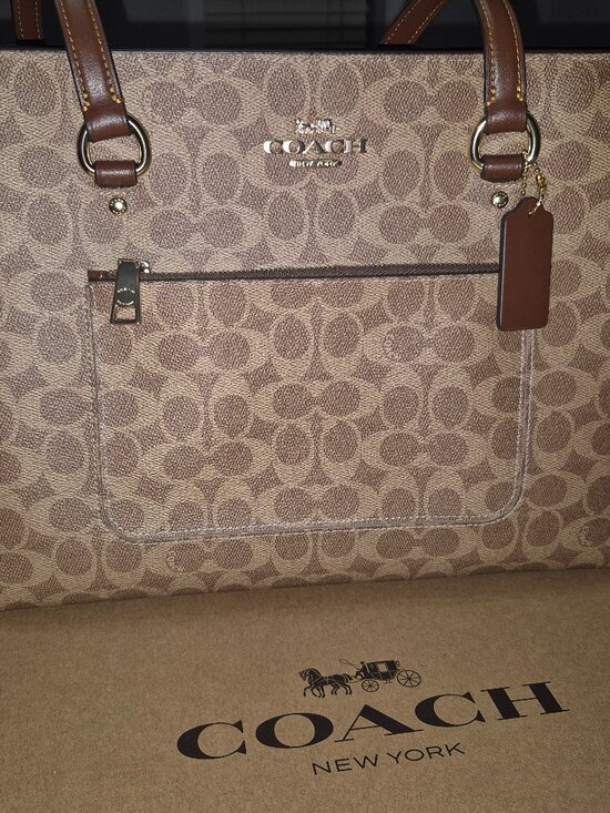 Coach Handbags - Coach style CCD69 station tote leather signature